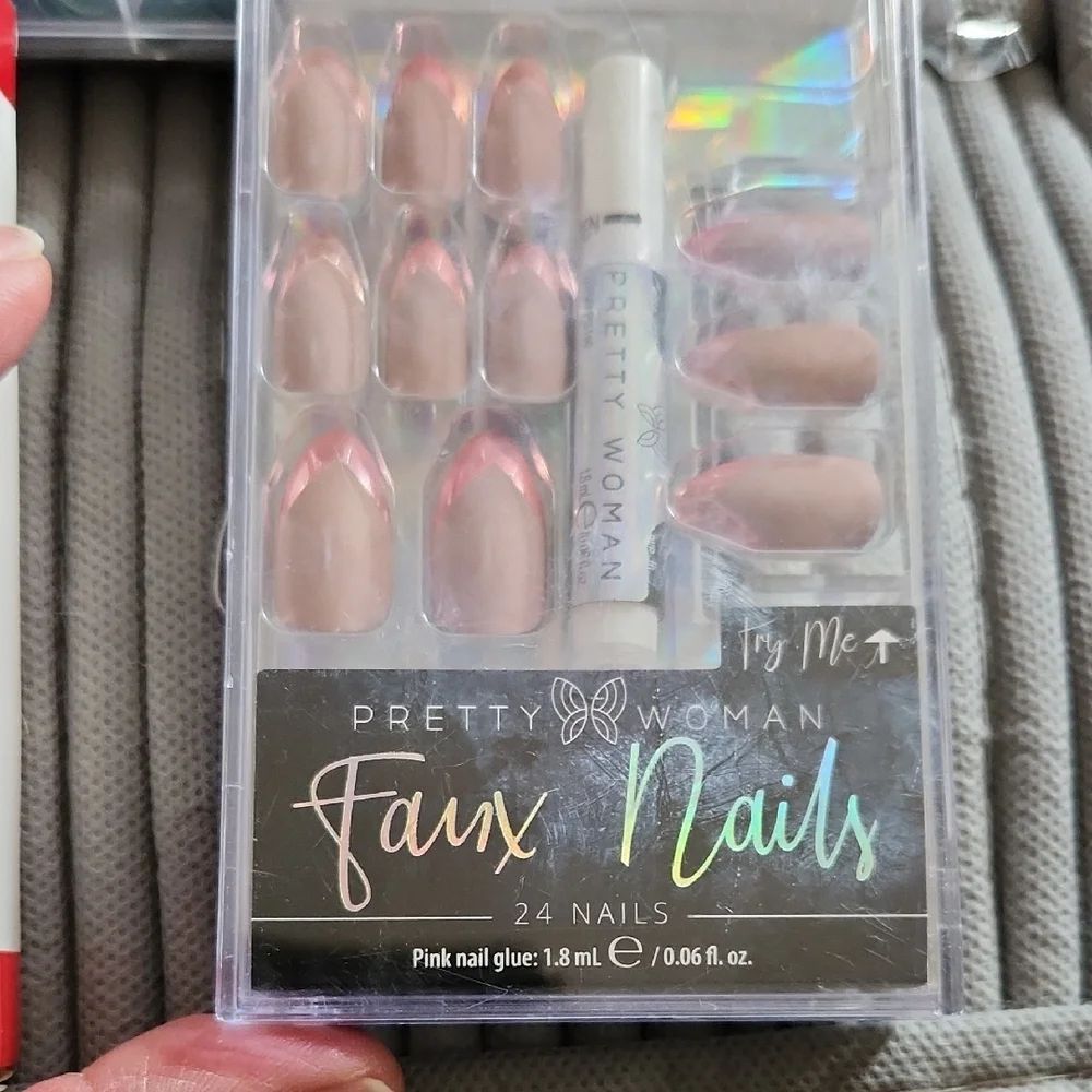 Kiss Fashion Glitter Nails - Red, Gold, and More